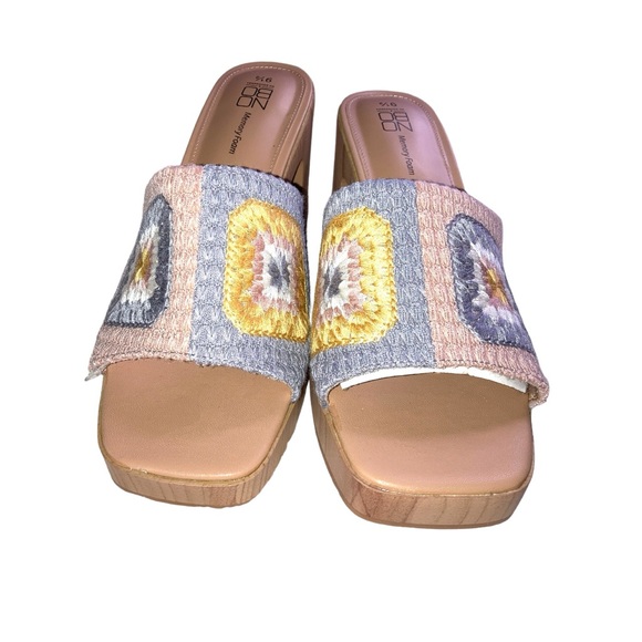 Crochet Bohemian Mid-Heel Sandals - Picture 6 of 12